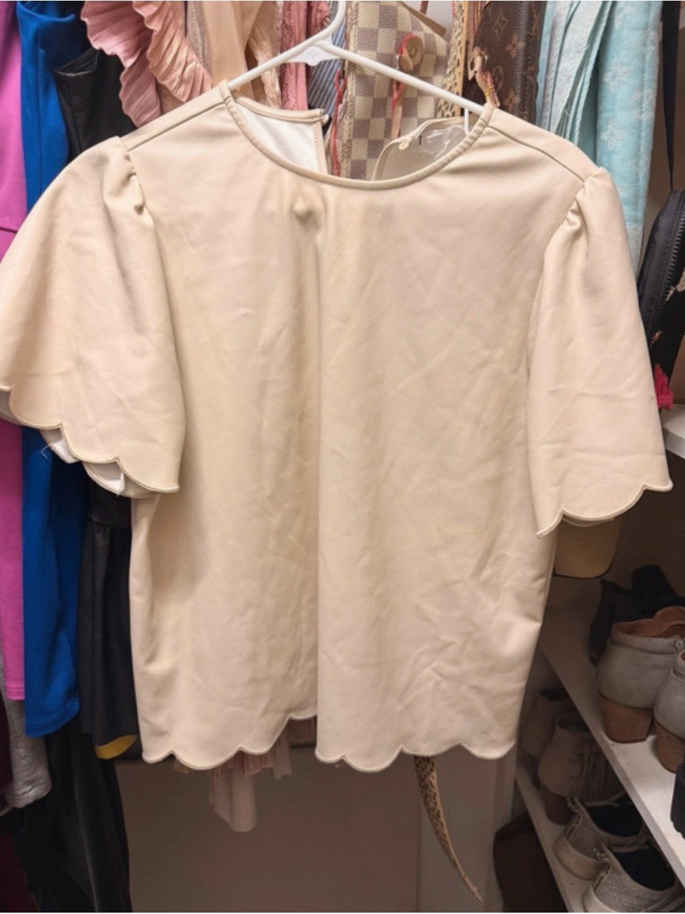 Scallop Sleeve Short-Sleeve Blouse in Cream